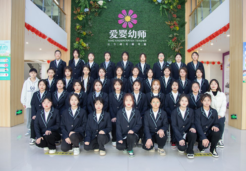 學生合影留念