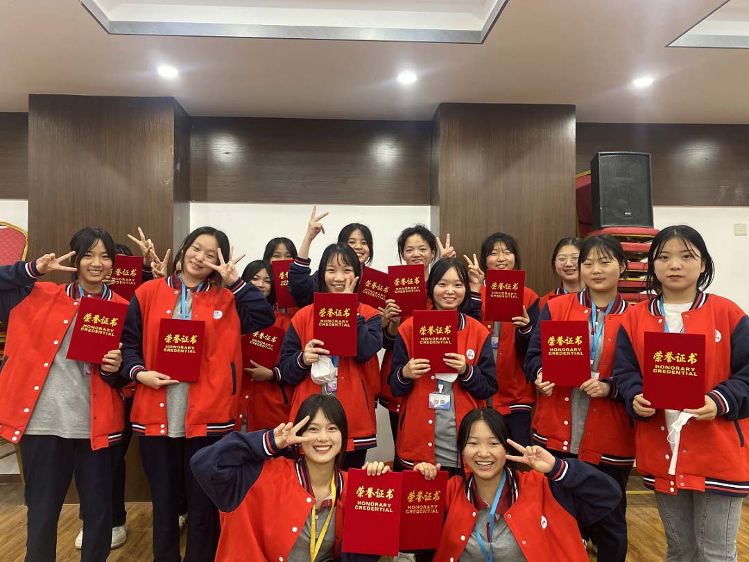 鄭州愛嬰幼師：2022年，生命中感恩有你