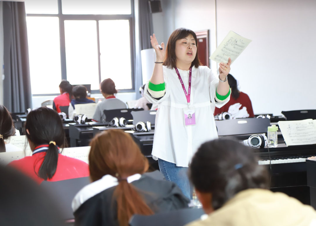 鄭州愛嬰幼師學校鋼琴特長教育，讓你在88個琴鍵上聆聽生命天籟！